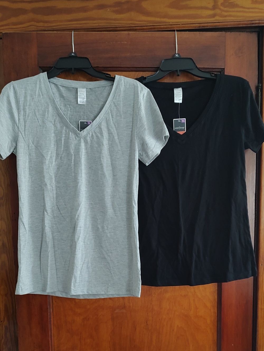 west loop V-Neck Short Sleeve Tee in Gray and Black